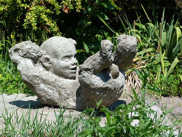 Baby-Statue - Botanischer Volkspark Pankow