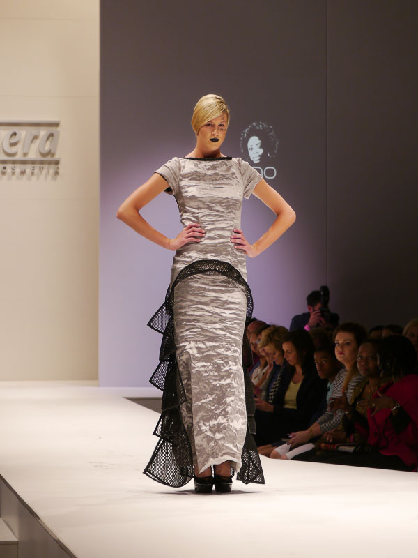 Arrey Kono - Silbernes Kleid - Fashion Week